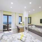 Paradise 4*