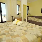 Paradise 4*