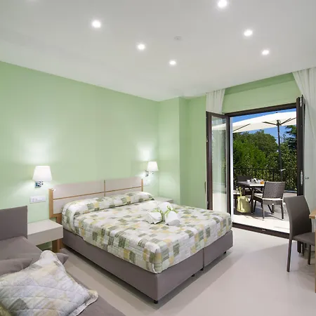 Paradise 4*