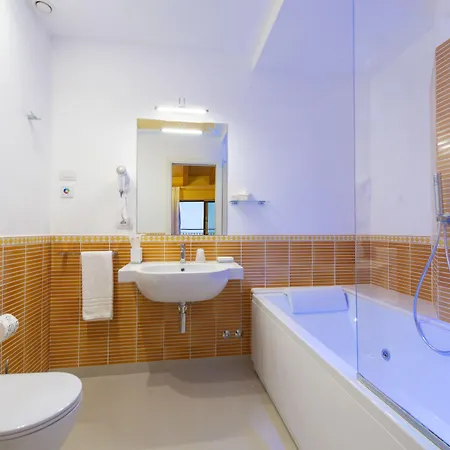 Bed & Breakfast Paradise 4*