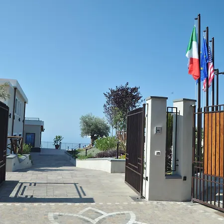 Paradise Bed & Breakfast 4*