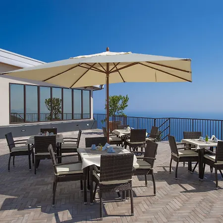 Bed & Breakfast Paradise 4*