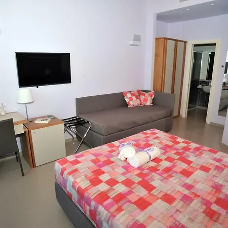 Paradise Bed & Breakfast 4*