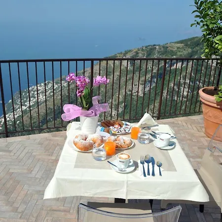 Bed & Breakfast Paradise