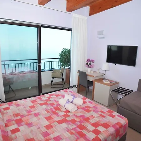 Paradise Bed and Breakfast 4*