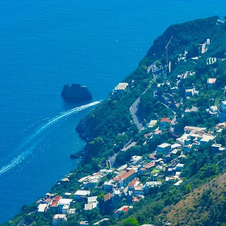 Paradise Bed & Breakfast 4*