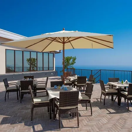 Paradise Bed & Breakfast 3*